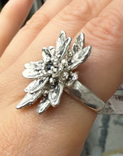 Load image into Gallery viewer, Wilted Daisy Ring