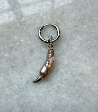 Load image into Gallery viewer, Single Pearl Pigeon Claw Charm