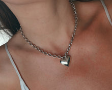 Load image into Gallery viewer, Chunky Heart Necklace
