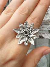 Load image into Gallery viewer, Wilted Daisy Ring