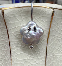 Load image into Gallery viewer, Star Ghost Pearl Earrings