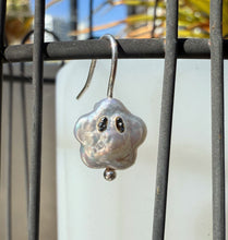 Load image into Gallery viewer, Star Ghost Pearl Earrings