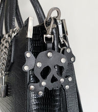 Load image into Gallery viewer, Skully Keychain