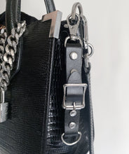 Load image into Gallery viewer, Garter Keychain