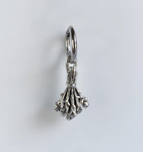 Load image into Gallery viewer, Bouquet of Dead Roses Earrings