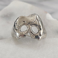 Load image into Gallery viewer, A Royal Jawless Skull Ring