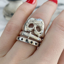 Load image into Gallery viewer, A Royal Jawless Skull Ring