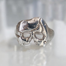 Load image into Gallery viewer, A Royal Jawless Skull Ring