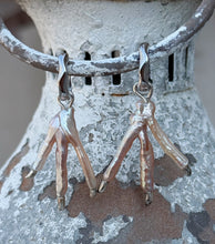 Load image into Gallery viewer, Custom Pigeon Claw Earrings