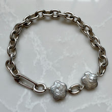 Load image into Gallery viewer, Medium Chain Star Pearl Bracelet