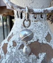 Load image into Gallery viewer, UFO Pearl Earrings