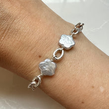 Load image into Gallery viewer, Medium Chain Star Pearl Bracelet