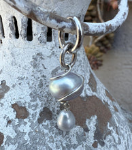 Load image into Gallery viewer, UFO Pearl Earrings