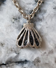 Load image into Gallery viewer, Baby Open Clam Shell Necklace