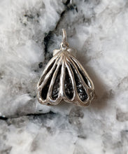 Load image into Gallery viewer, Baby Open Clam Shell Charm