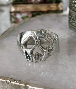 Cavity Black Diamond Skull Ring