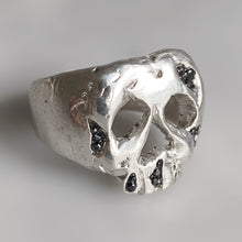 Load image into Gallery viewer, sterling silver druzy black diamond skull ring