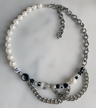 Load image into Gallery viewer, Pearl &amp; Chain Necklace