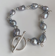 Load image into Gallery viewer, Janie&#39;s got a Pearl Bracelet