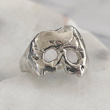Load image into Gallery viewer, A Royal Jawless Skull Ring