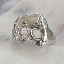 Load image into Gallery viewer, A Royal Jawless Skull Ring