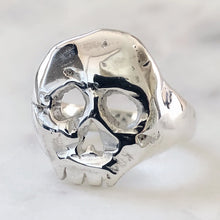 Load image into Gallery viewer, Cut Out Skull Ring