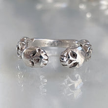 Load image into Gallery viewer, Double Skull Chain Ring