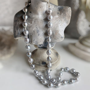 Beautiful & Baroque Pearl Necklace