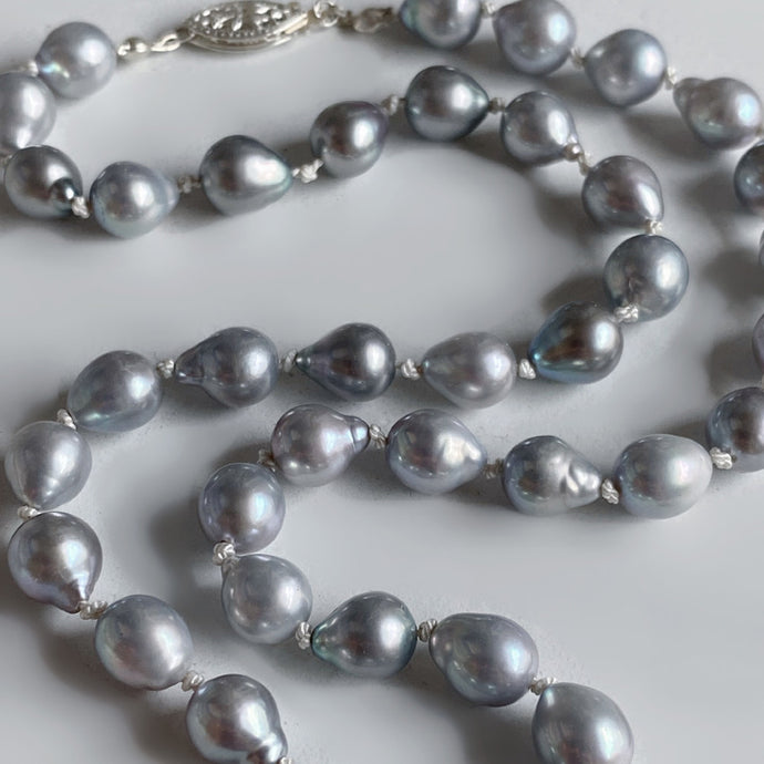 Beautiful & Baroque Pearl Necklace