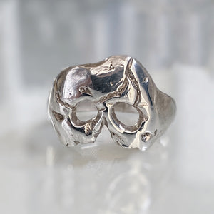 A Royal Jawless Skull Ring